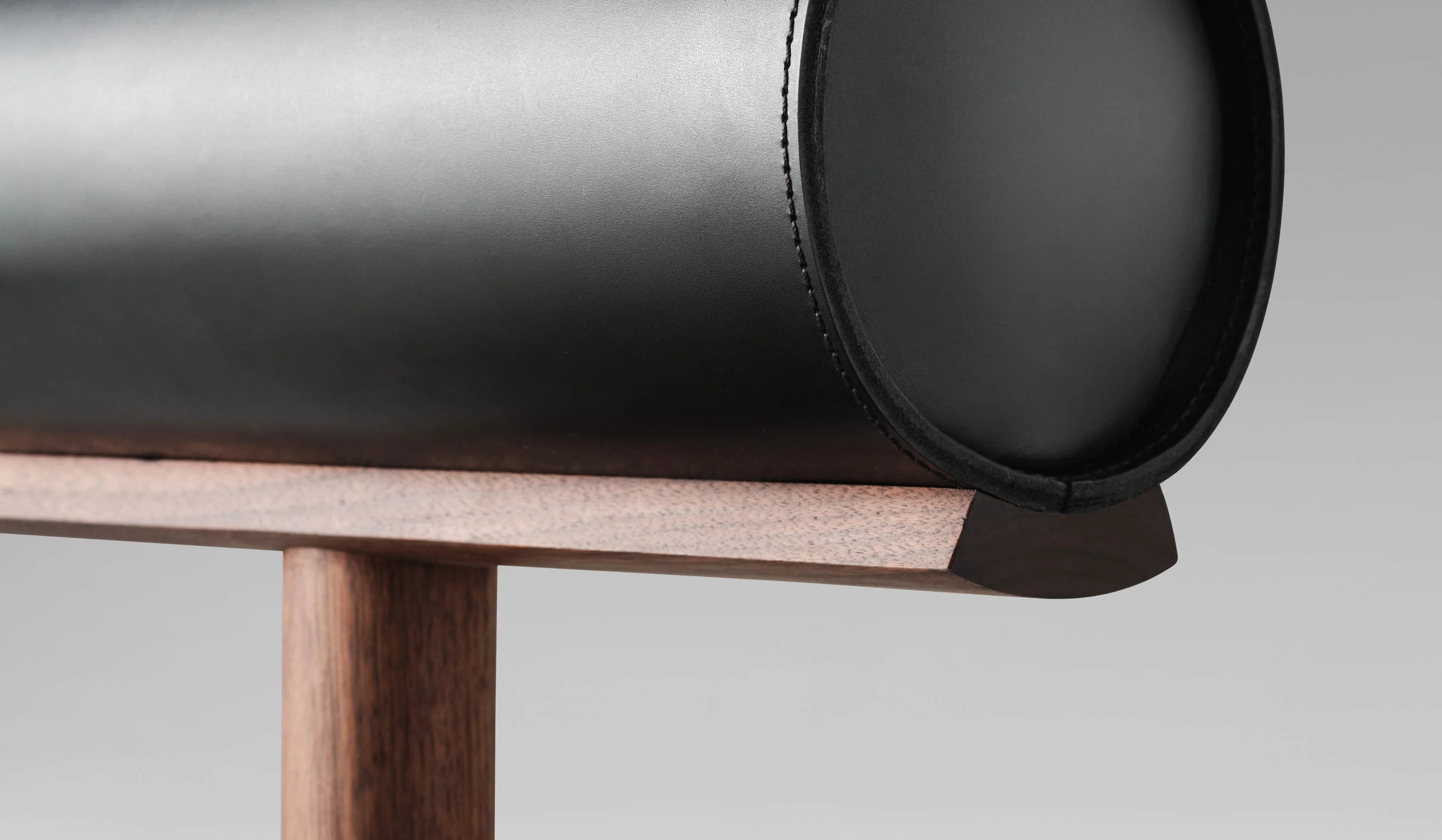 Estudio Persona Una Counter Stool - Image 18