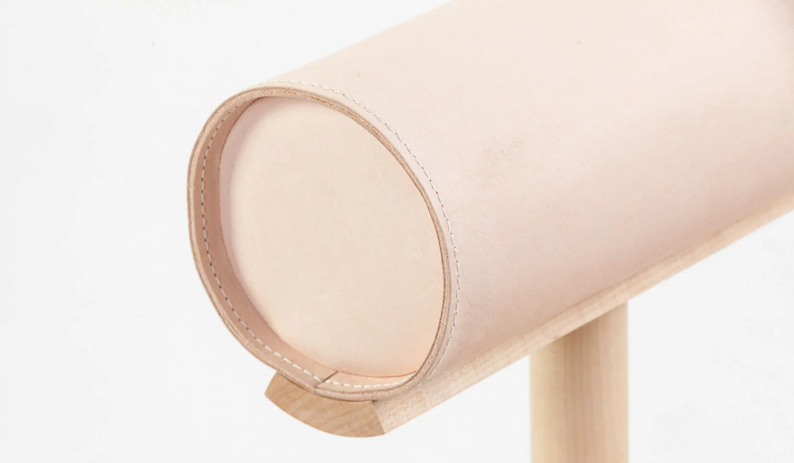 Estudio Persona Una Counter Stool - Image 7