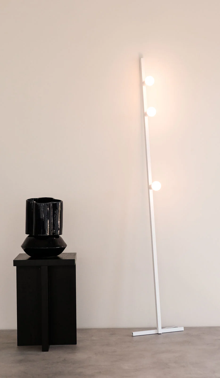 Lambert & Fils Dot 05 Line Floor Lamp - Image 11