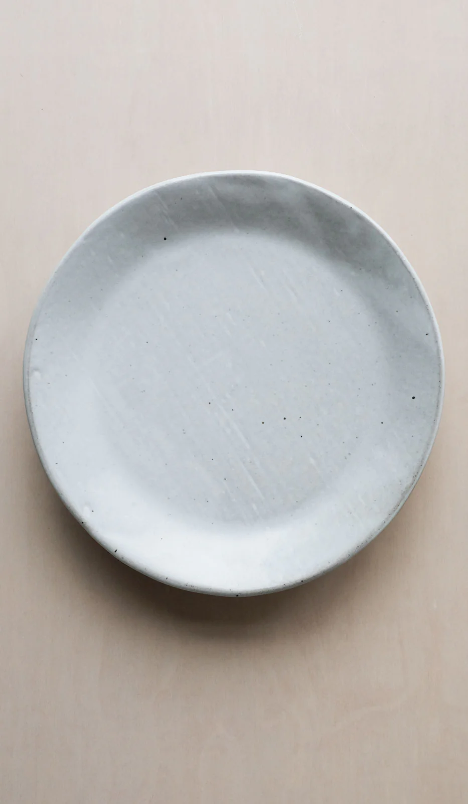 Len Carella White Small Round Pedestal Platter - Image 3