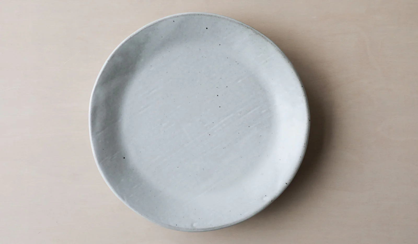 Len Carella White Small Round Pedestal Platter - Image 4