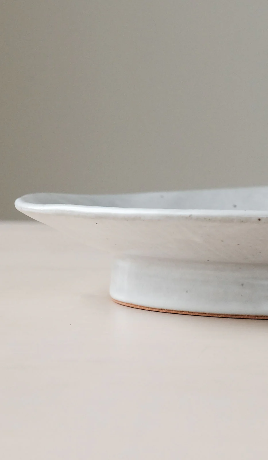 Len Carella White Small Round Pedestal Platter - Image 5