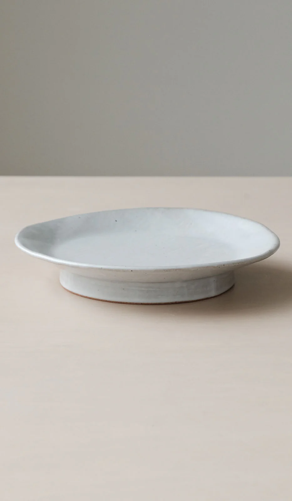Len Carella White Small Round Pedestal Platter - Image 6