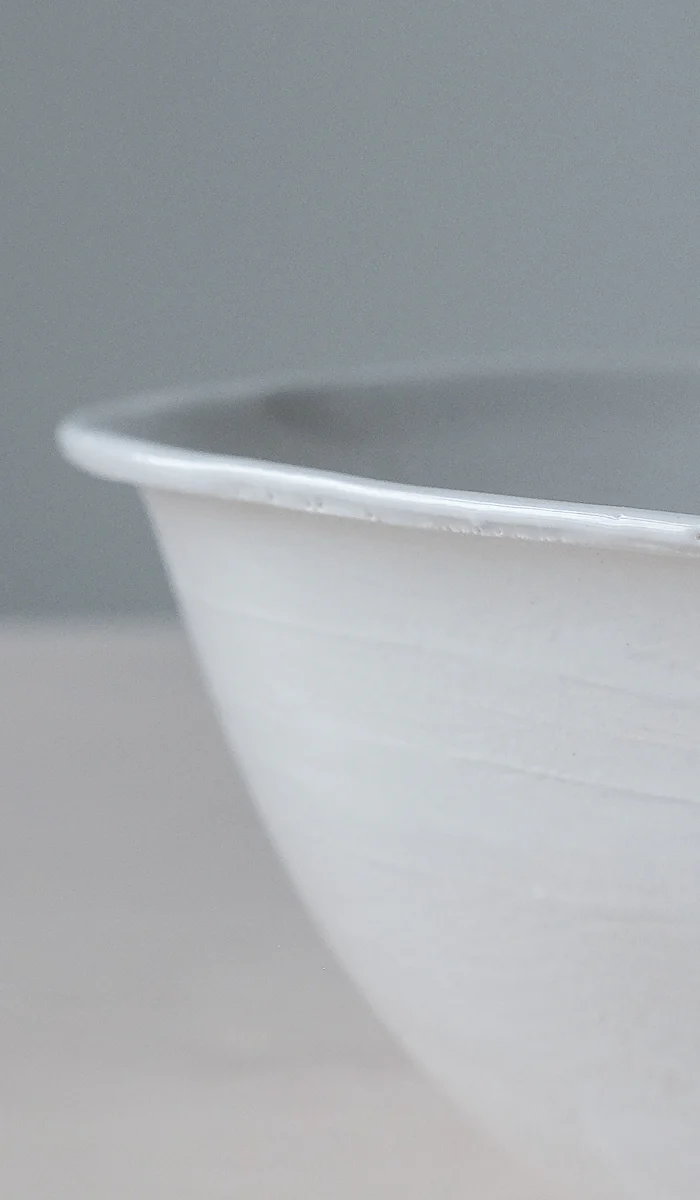 Nathalee Paolinelli Large White Serving Bowl No. 26 - Image 6